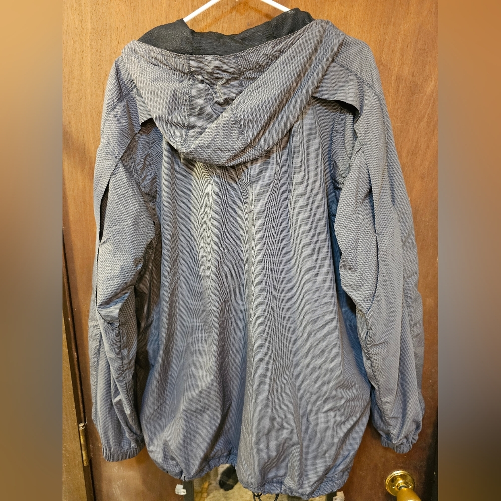 Men's Oakley Windbreaker - Picture 2 of 3